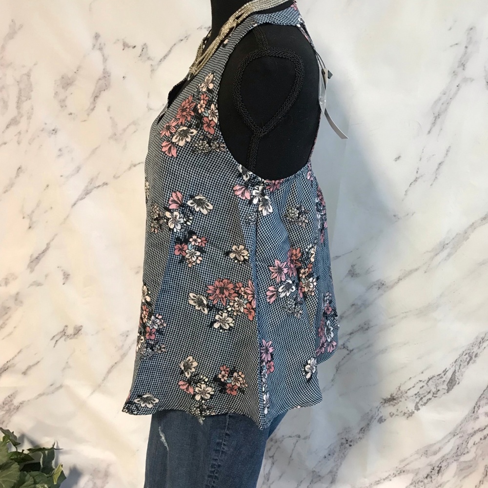 TODAY'S DEAL!! NAVY FLORAL SLEEVELESS TOP - Picture 5 of 8
